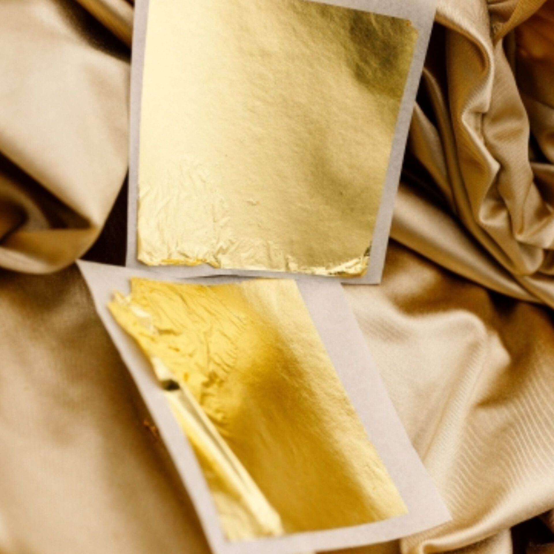 Czyste ZŁOTO w płatkach do twarzy - obrazek 2