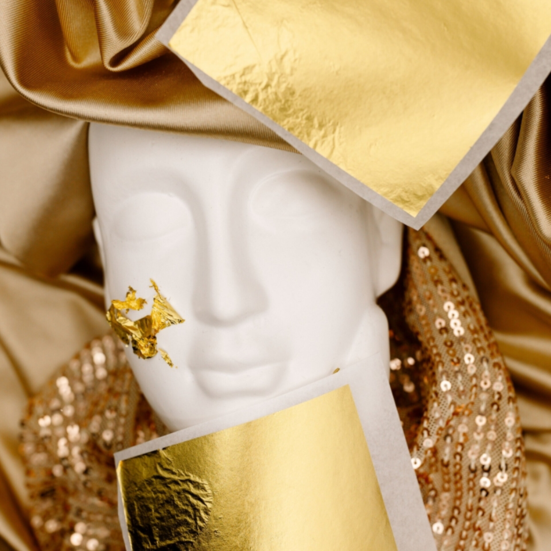 Czyste ZŁOTO w płatkach do twarzy - obrazek 3